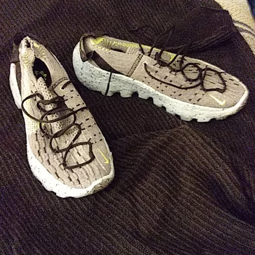 Nike stylish sneakers new never worn gray and lime